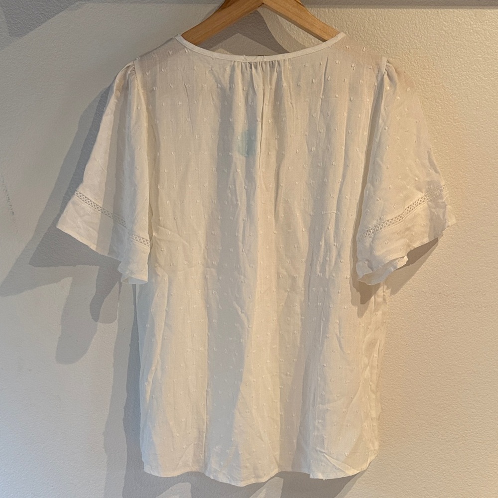 🆕 Beacon Apparel Raveena Clip Dot V Neck Relaxed Fit White Blouse, Size M - Picture 4 of 9